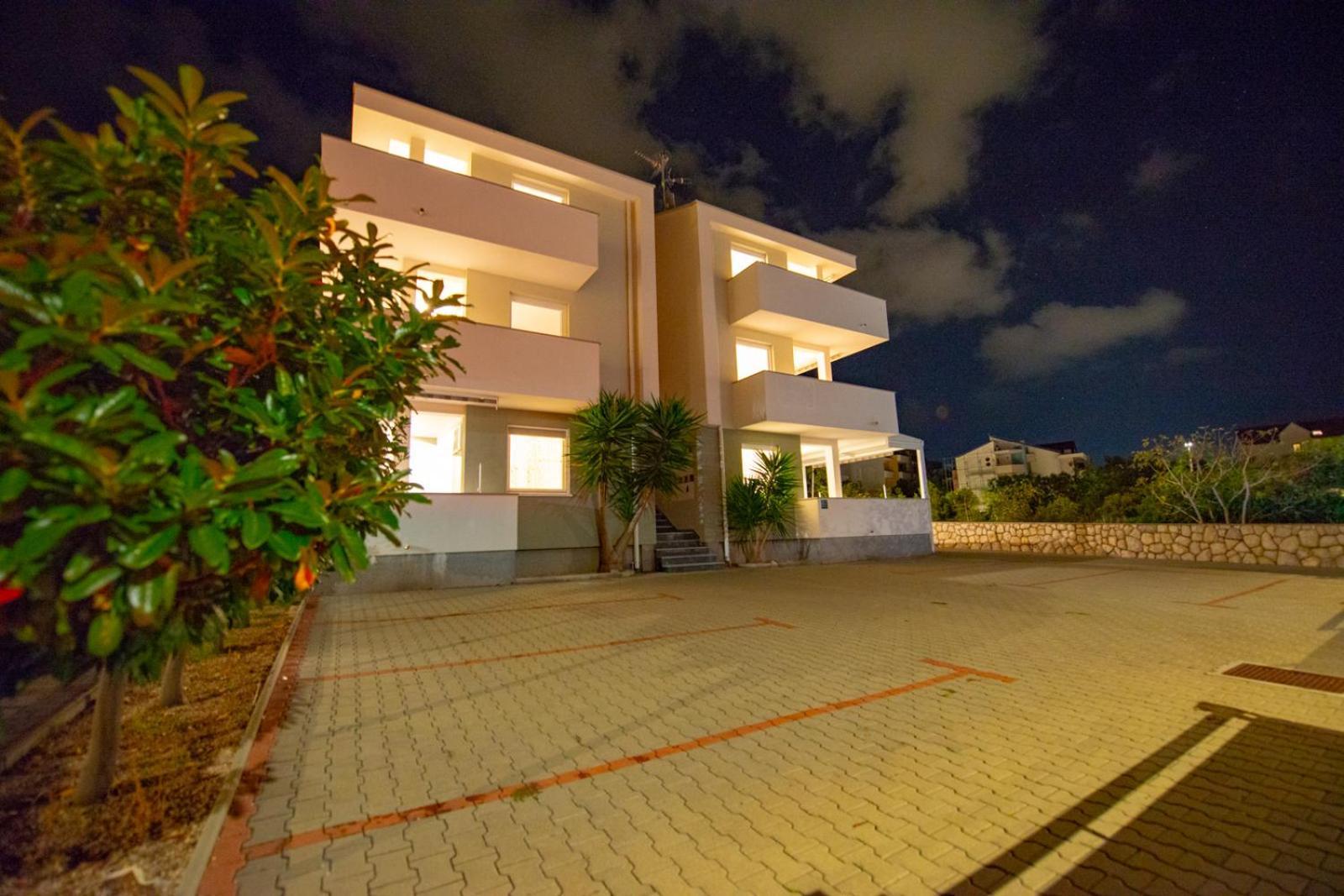 Apartments Yoko Novalja Exterior foto